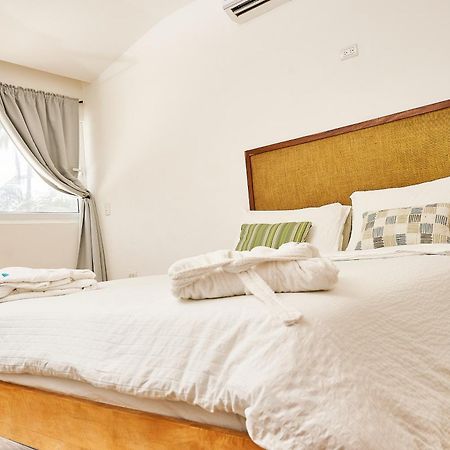 Aaki Hotel ลาส เปนีตาส ภายนอก รูปภาพ
