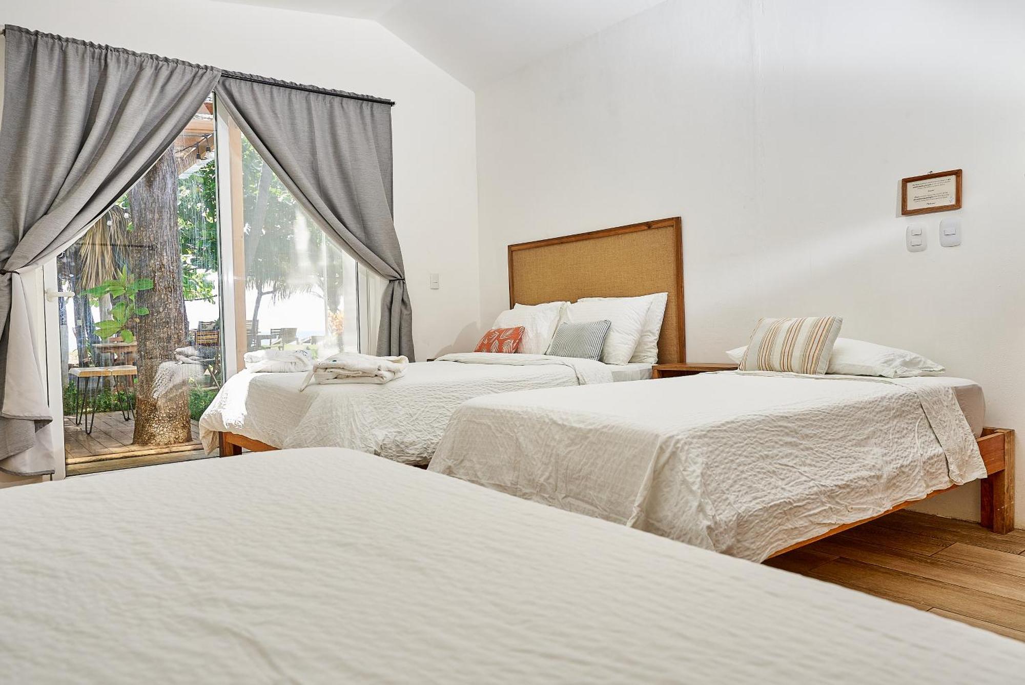 Aaki Hotel ลาส เปนีตาส ภายนอก รูปภาพ