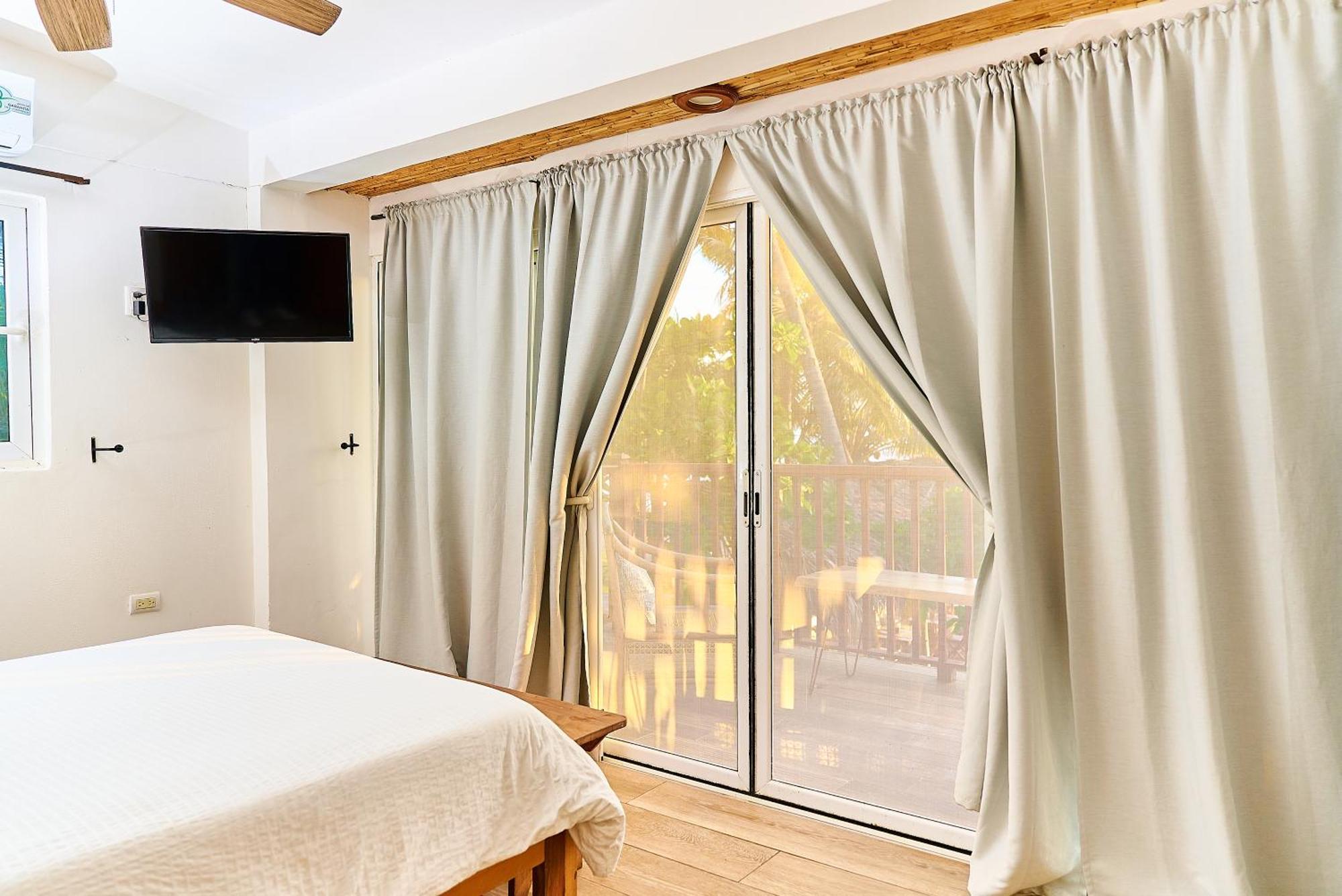 Aaki Hotel ลาส เปนีตาส ภายนอก รูปภาพ