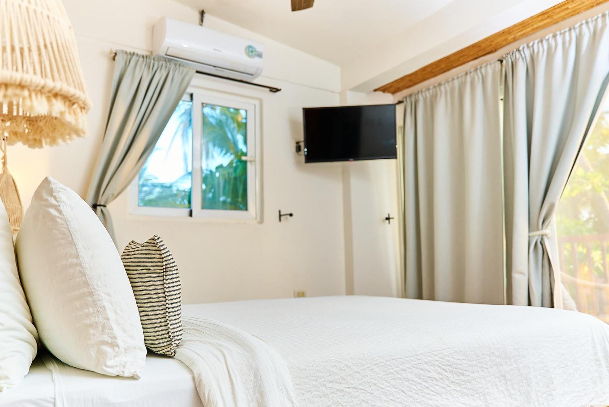 Aaki Hotel ลาส เปนีตาส ภายนอก รูปภาพ