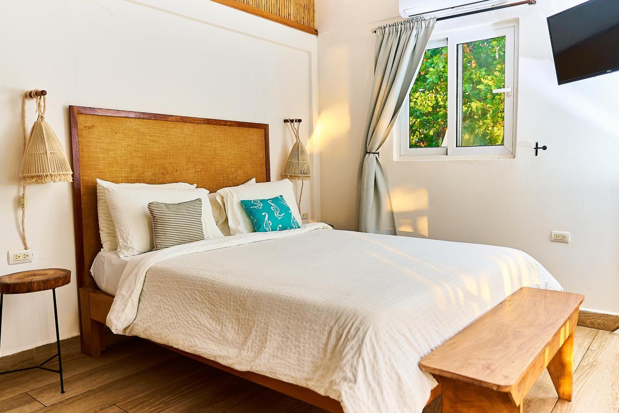 Aaki Hotel ลาส เปนีตาส ภายนอก รูปภาพ