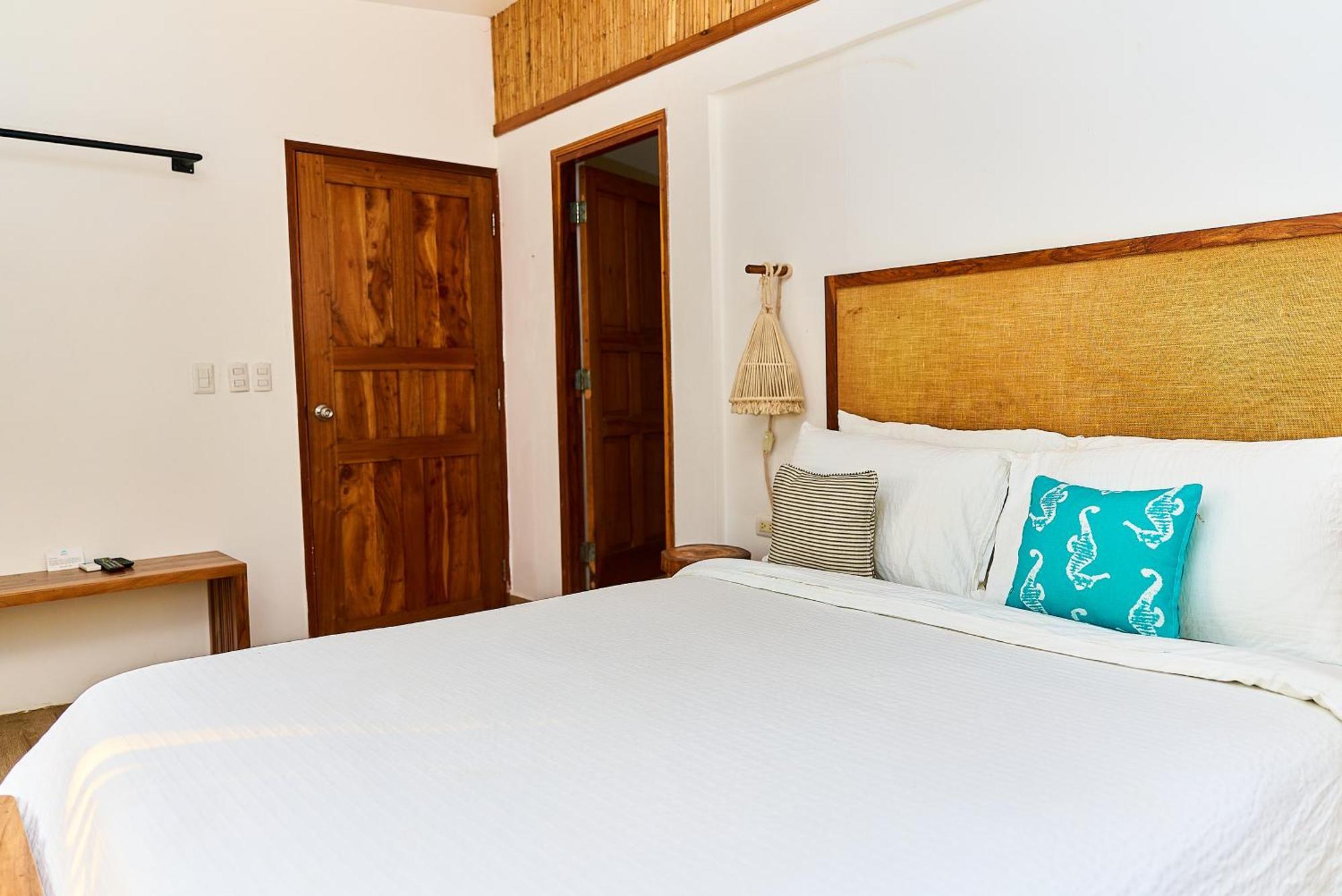 Aaki Hotel ลาส เปนีตาส ภายนอก รูปภาพ