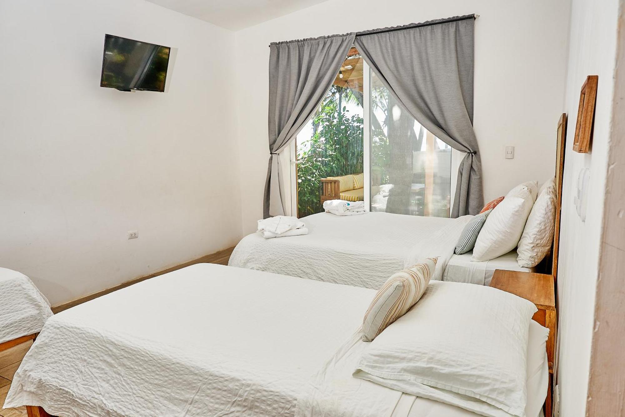 Aaki Hotel ลาส เปนีตาส ภายนอก รูปภาพ