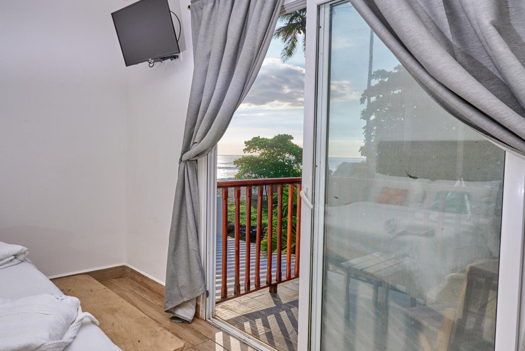 Aaki Hotel ลาส เปนีตาส ภายนอก รูปภาพ