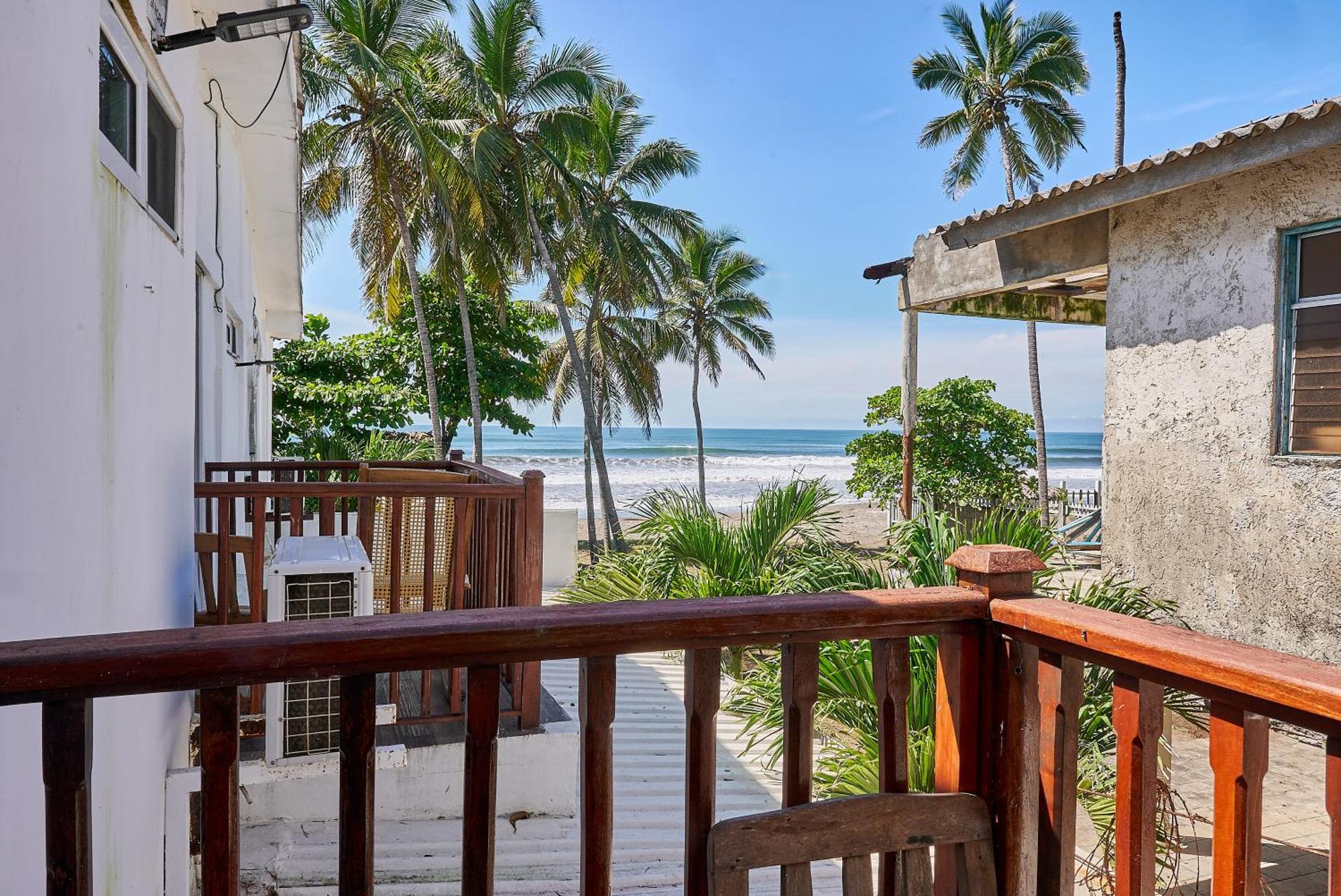Aaki Hotel ลาส เปนีตาส ภายนอก รูปภาพ