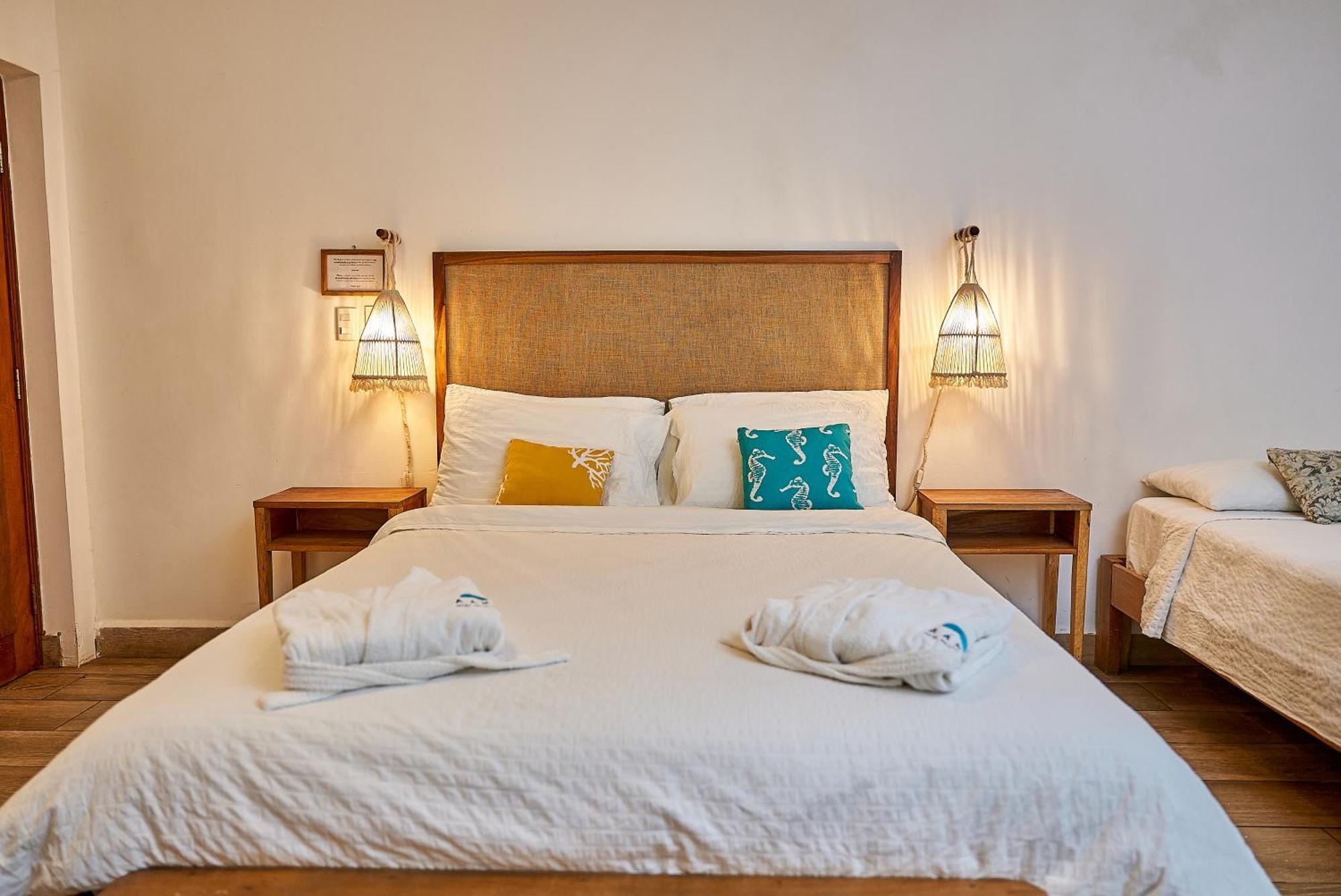 Aaki Hotel ลาส เปนีตาส ภายนอก รูปภาพ
