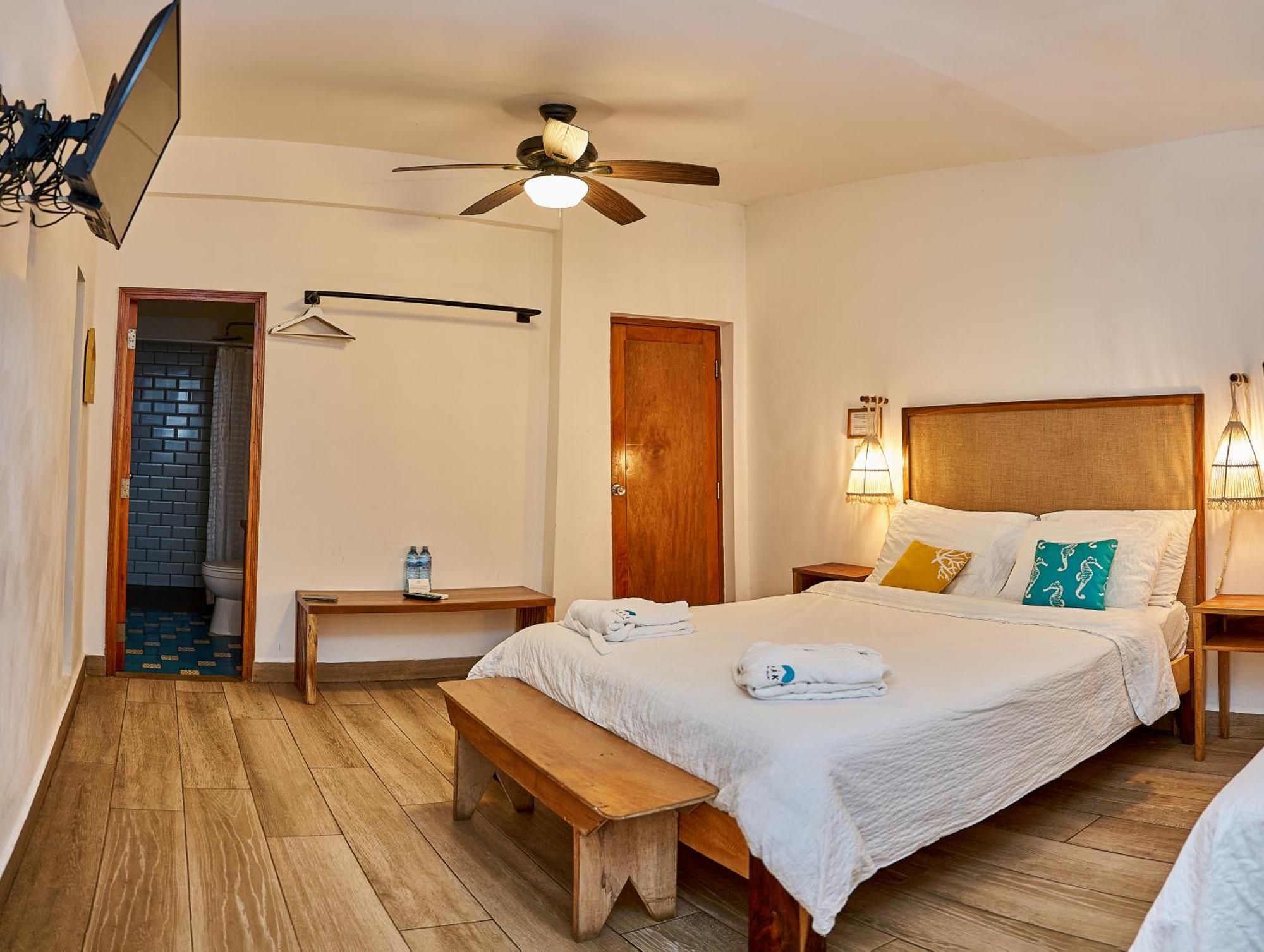 Aaki Hotel ลาส เปนีตาส ภายนอก รูปภาพ