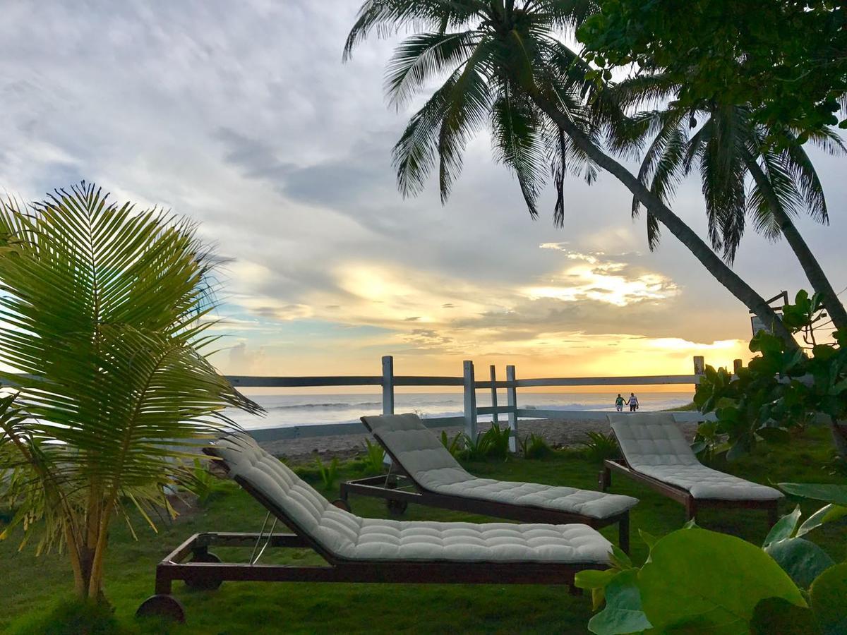 Aaki Hotel ลาส เปนีตาส ภายนอก รูปภาพ