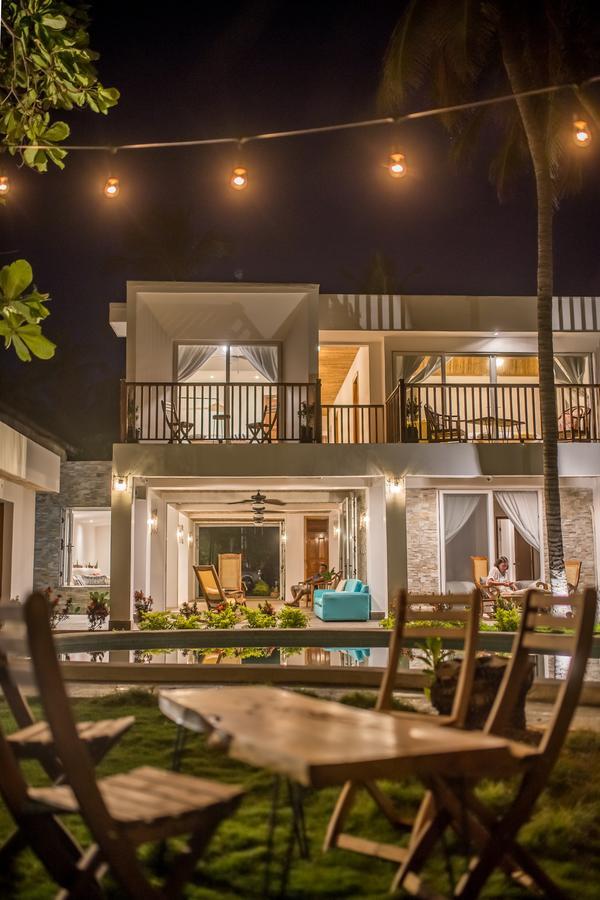 Aaki Hotel ลาส เปนีตาส ภายนอก รูปภาพ