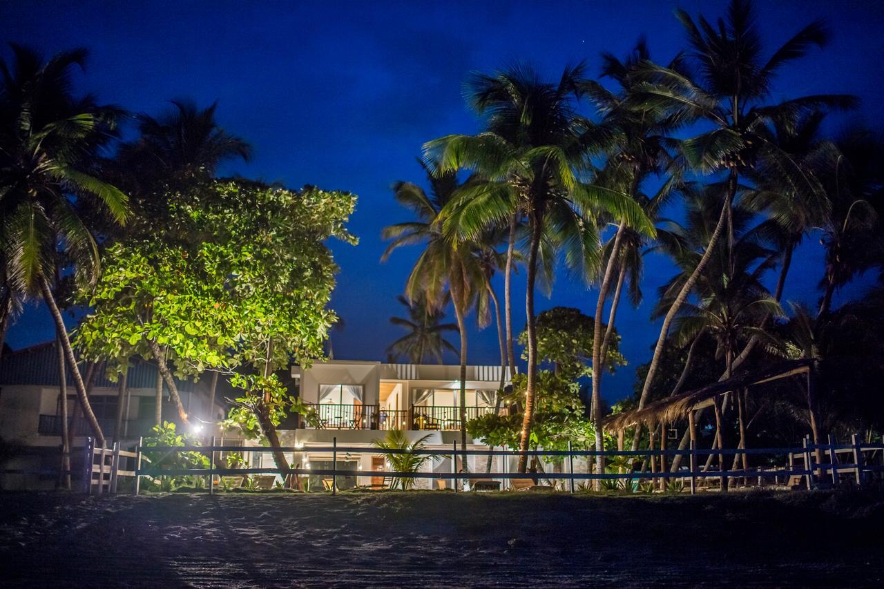 Aaki Hotel ลาส เปนีตาส ภายนอก รูปภาพ