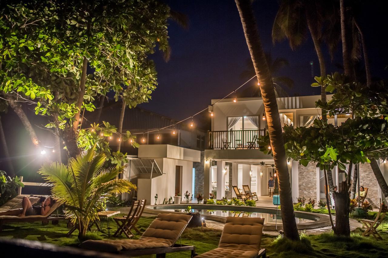 Aaki Hotel ลาส เปนีตาส ภายนอก รูปภาพ